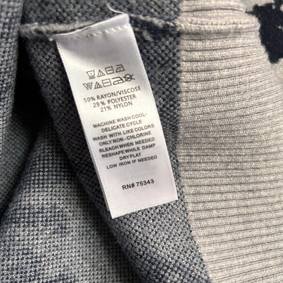 Gray and Blue Floral Sweater - Picture 4 of 4